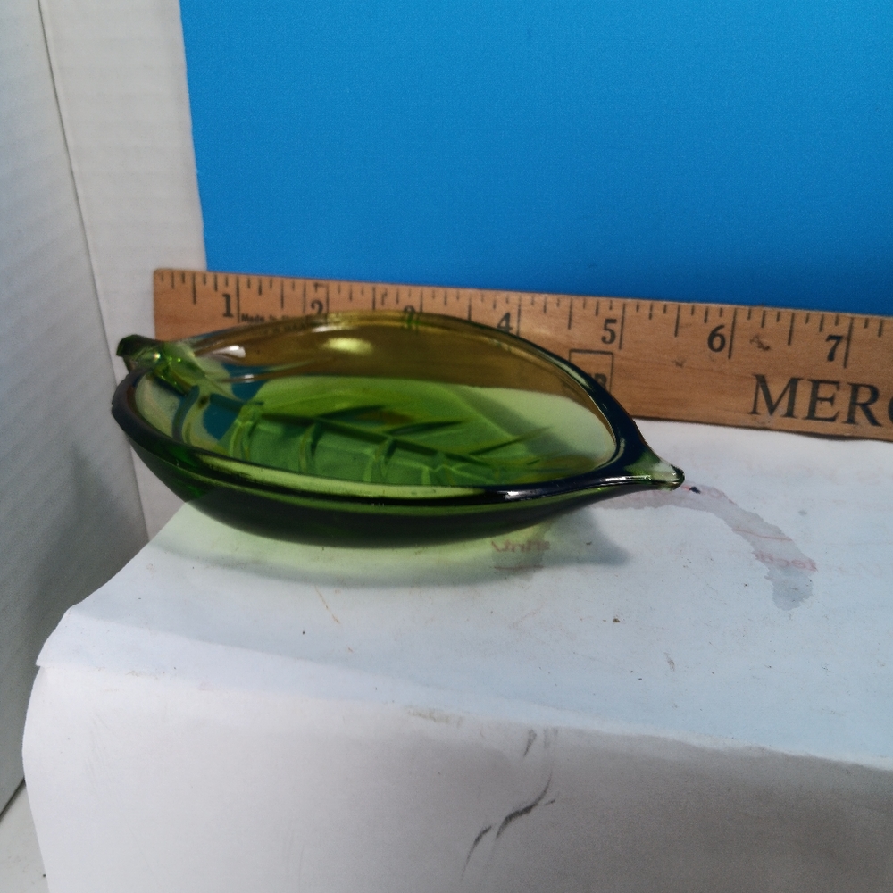 Pressed Glass Leaf Set - Picture 2 of 3